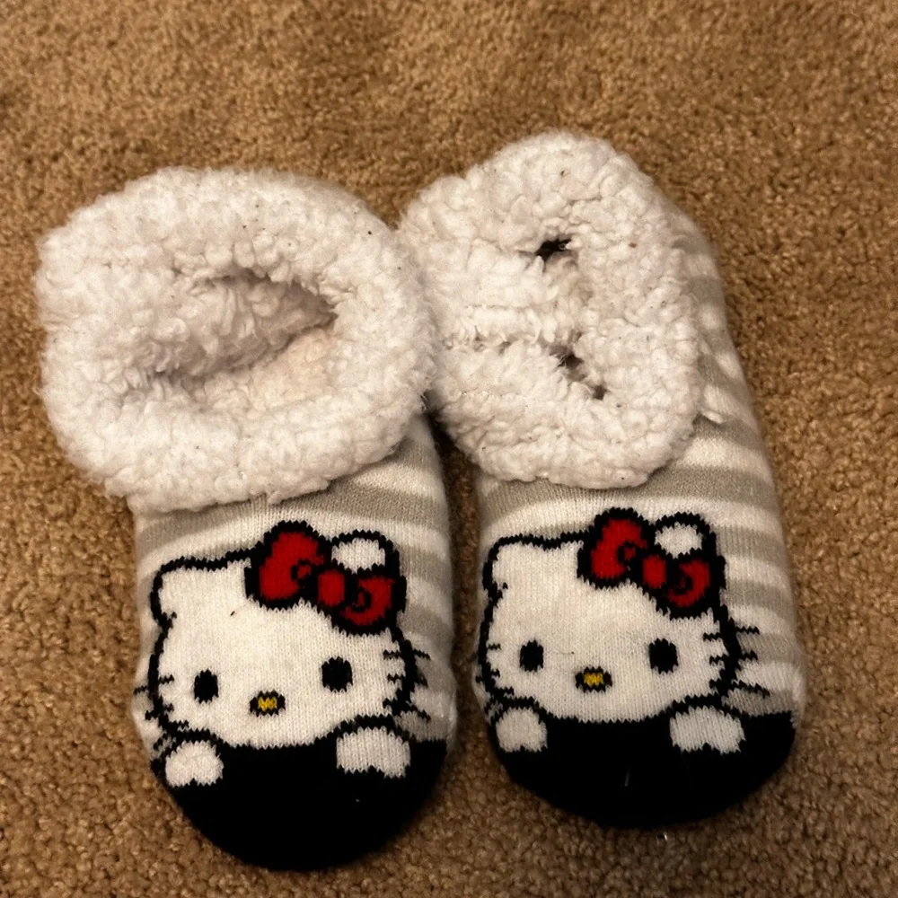 Hello Kitty Kids White Slippers Gray stripes Warm Cozy Lining  Safe Grips